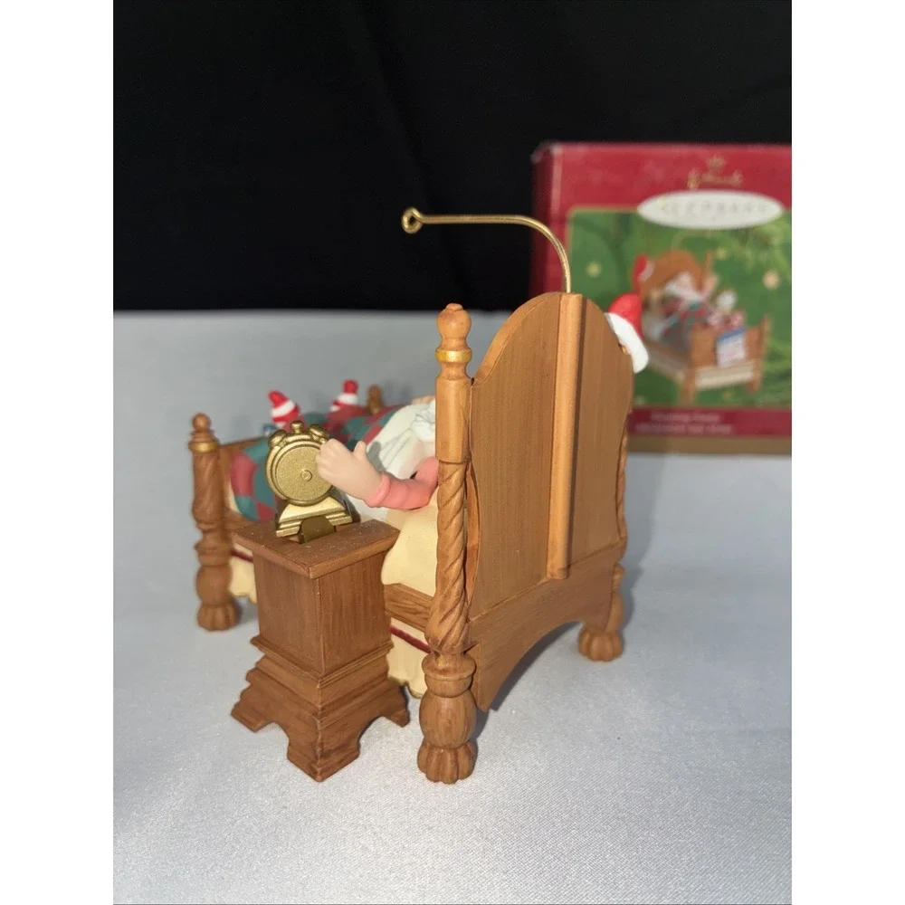 Hallmark Snoozing Santa Christmas Ornament 2001 QX8165 AS IS